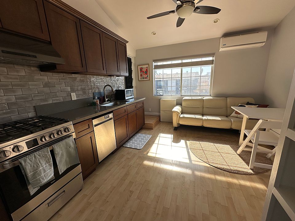 1st image of 400 N Kenmore Ave #2A
