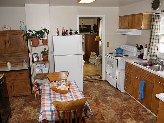 3rd image of 1558 Gray Blvd