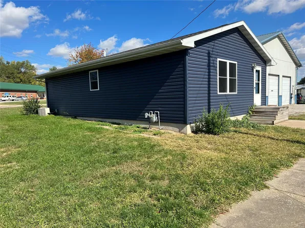 1704 Wardlaw St, Hannibal, MO 63401