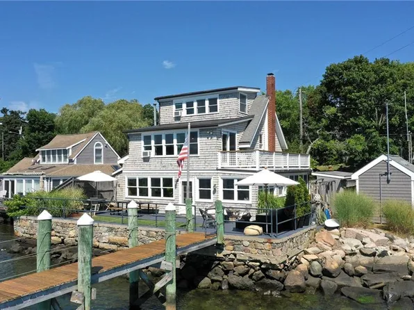 237 Riverside Dr, Tiverton, RI 02878