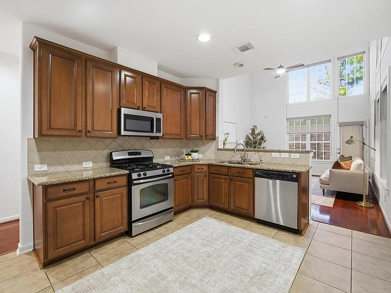 1246 Glenwood Canyon Ln — Photo 10