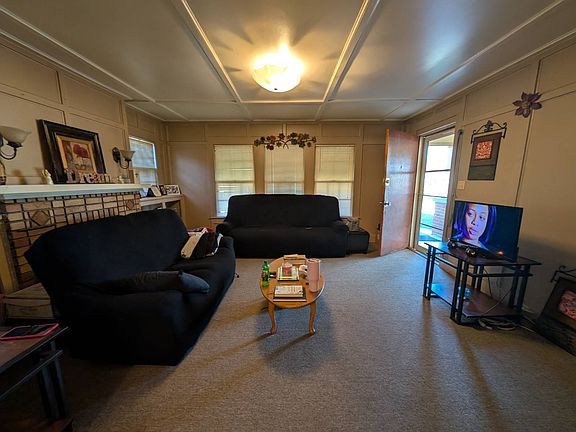 3rd image of 906 S 6th St