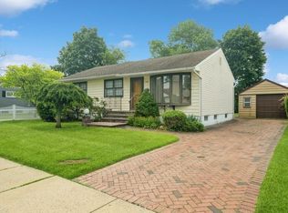 709 Seabury Ave, Franklin Square, NY 11010