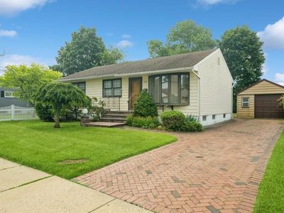 709 Seabury Avenue, Franklin Square, NY, 11010