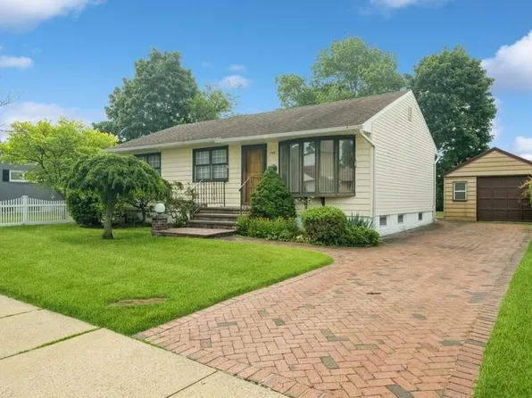 709 Seabury Avenue, Franklin Square, NY 11010