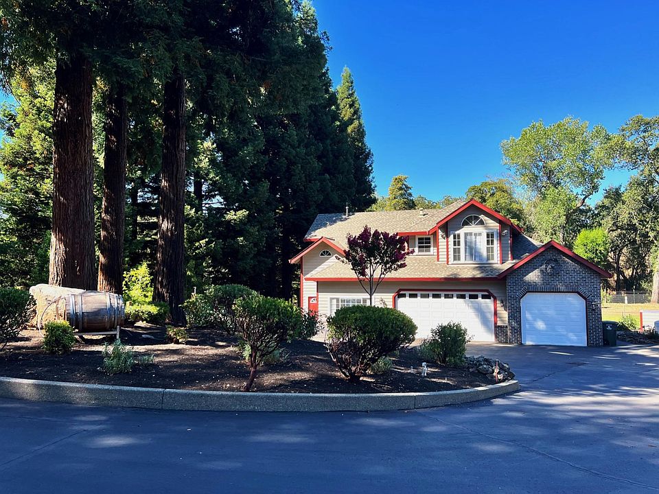 Exterior view. Rental has shared single car garage.