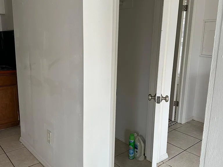 919 N Grandview Ave #5 — Photo 8