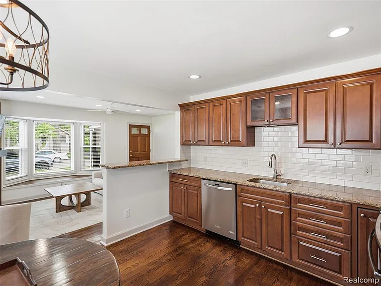 1514 S Wilson Ave — Photo 11