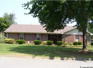 2102 Lancelot Dr SW, Decatur, AL 35603