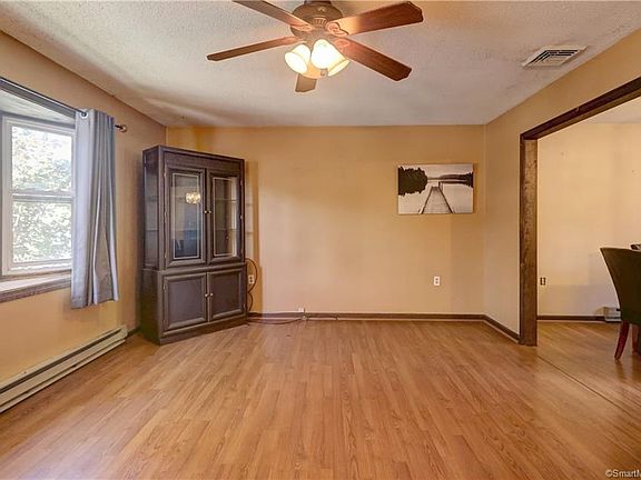 4th image of 109 Sprucedale Dr
