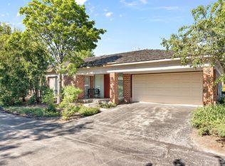 484 Taupo Ln, Deerfield, IL 60015