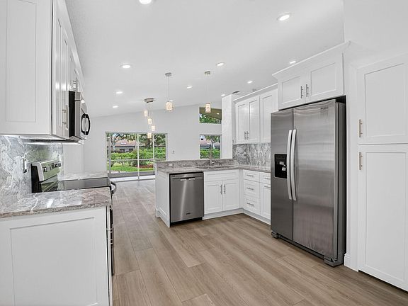 3rd image of 5891 Royal Isles Boulevard