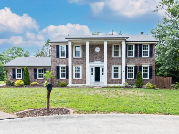 10740 Burrow Dr, Saint Louis, MO 63128