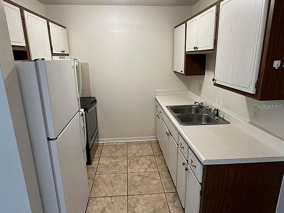 2nd image of 107 Perkins St APT 6
