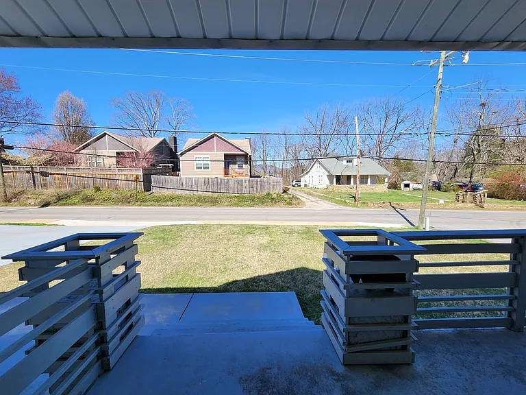 535 Fairview Rd — Photo 4