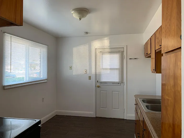 10 W Swain Rd — Photo 8