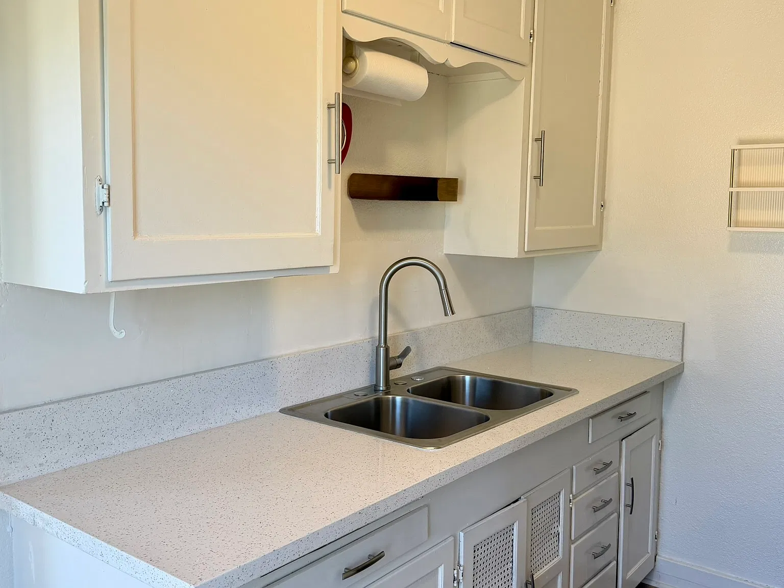 424 E 1st Street Apt 4 - 1 — Photo 4
