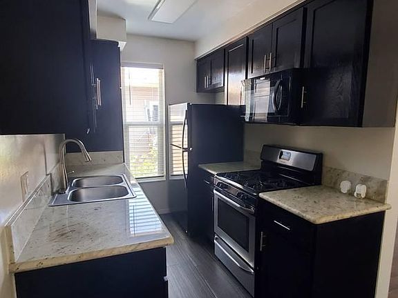 2nd image of 423 N Harvard Blvd Unit 9