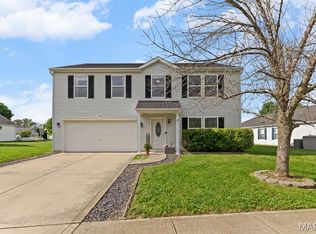 1413 Royal Forest Dr, Mascoutah, IL 62258