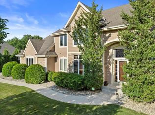 W160N5452 Westwind Dr, Menomonee Falls, WI 53051