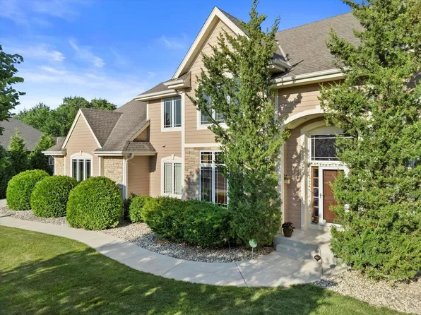 W160N5452 Westwind DRIVE, Menomonee Falls, WI 53051
