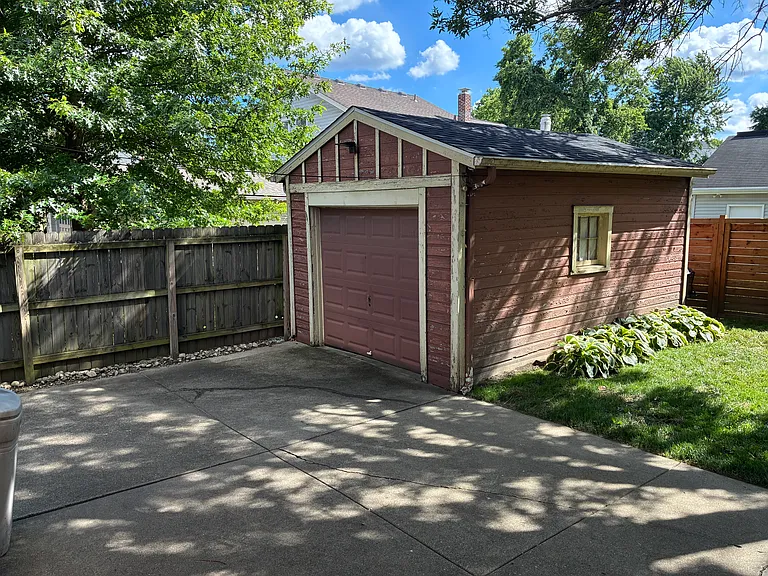 2809 Linwood Ave — Photo 31