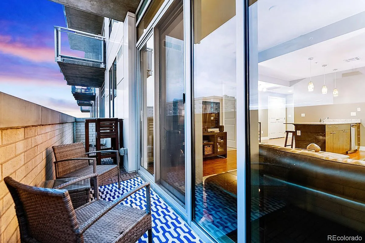 1 bed, 1.5 bath, 737 sqft, $2,500 — Photo 2