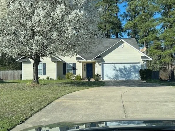 102 Digby Ct, Raeford, NC 28376