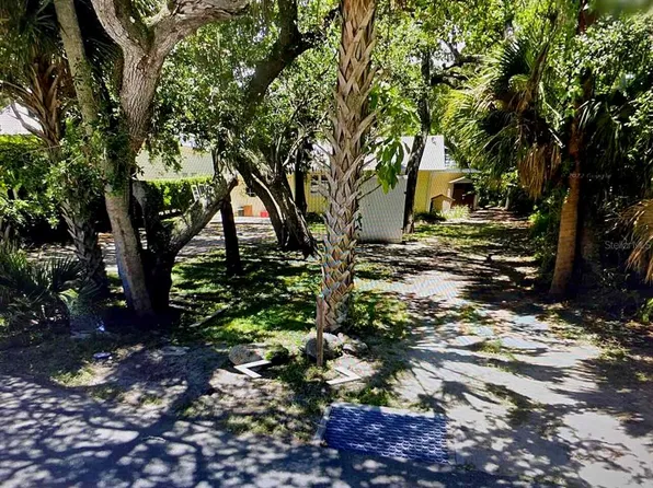 202 Canova Dr, New Smyrna Beach, FL 32169