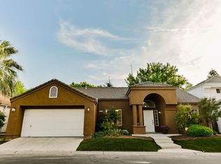 9487 N Whitehouse Dr, Fresno, CA 93720