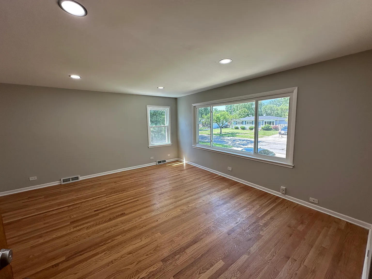 3 bed, 1252 sqft, $2,550 — Photo 4