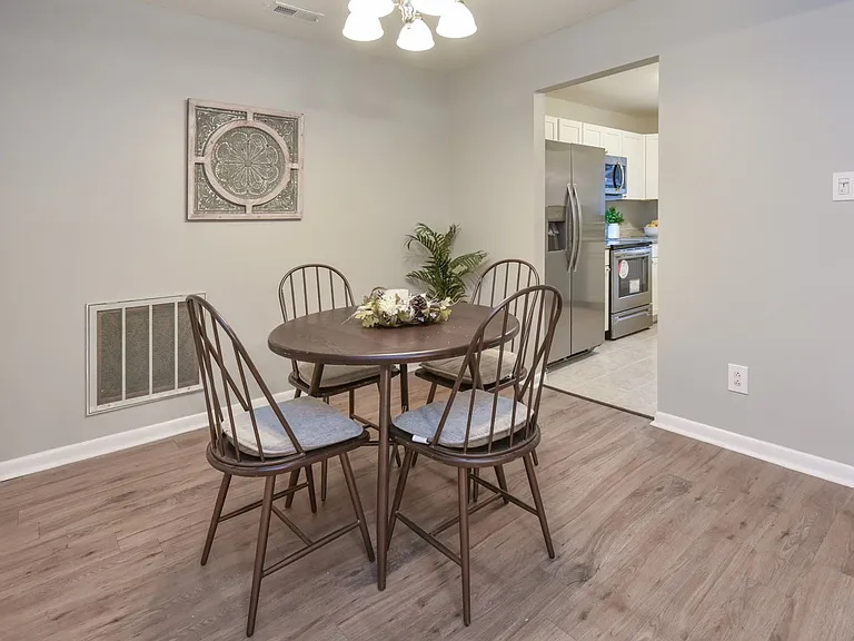 1423 Goldfinch Ln — Photo 12