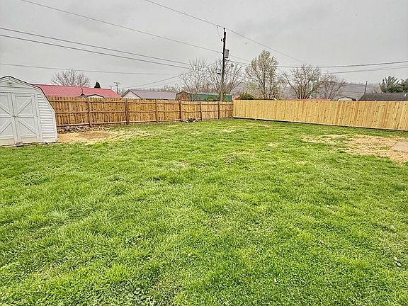 5th image of 32 Napoleon Ln