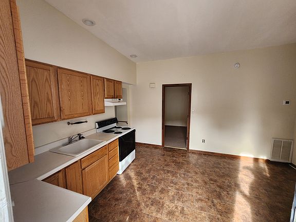 2nd image of 700 Raynor Ave #702