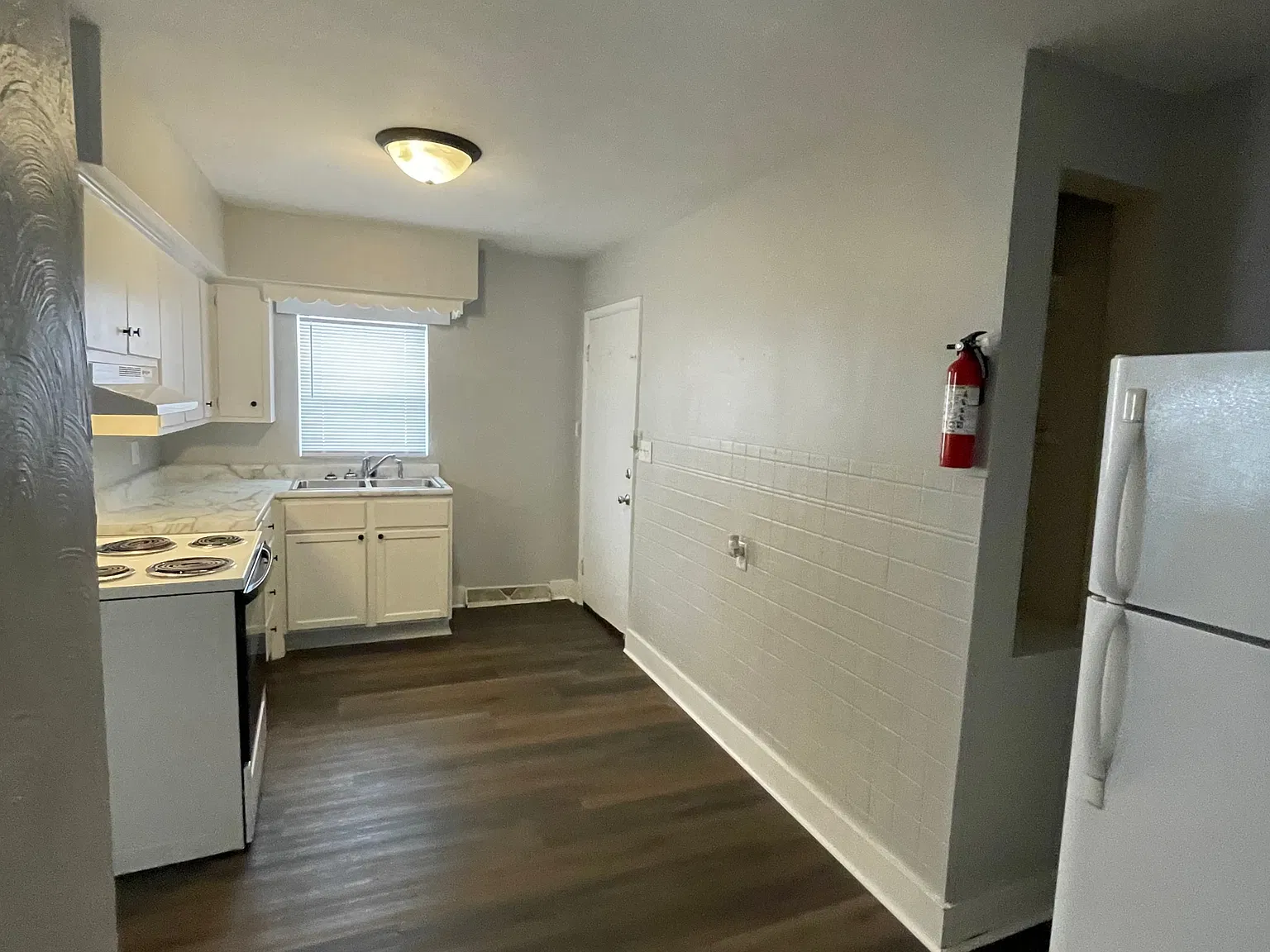 2 bed, $895 — Photo 2