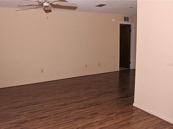 3rd image of 3918 Oak Hammock Dr