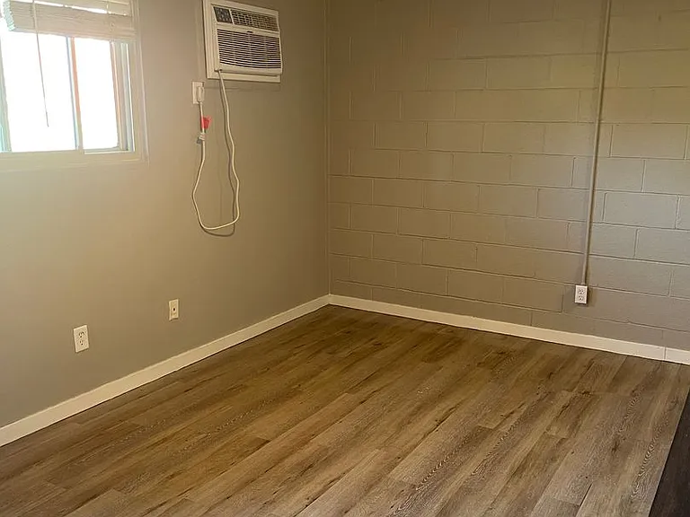 845 S Market Ave — Photo 5