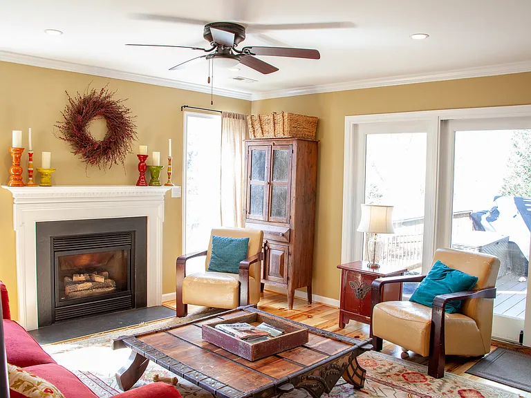 1030 Spring Cove Ln — Photo 7