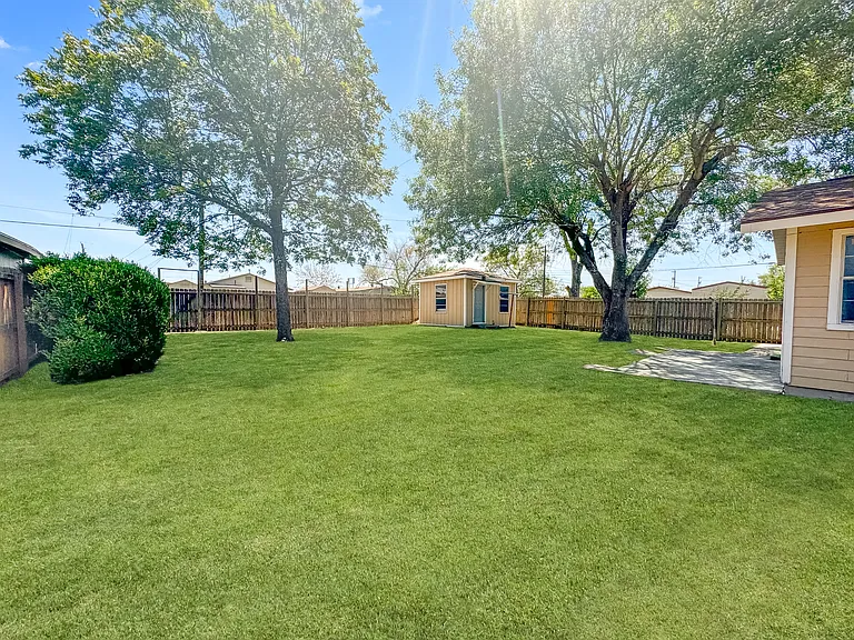 310 Mahota Dr — Photo 32