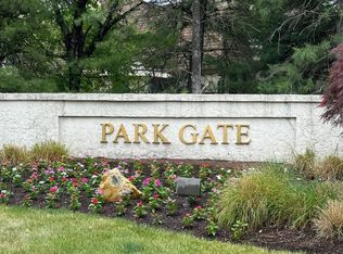 12 Gate House Ln, Edison, NJ 08820