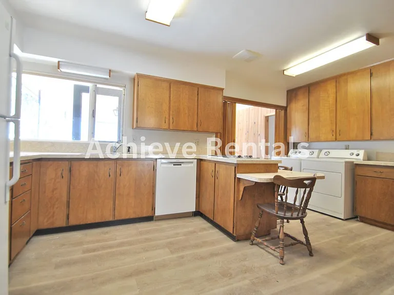841 Juniper Dr — Photo 7