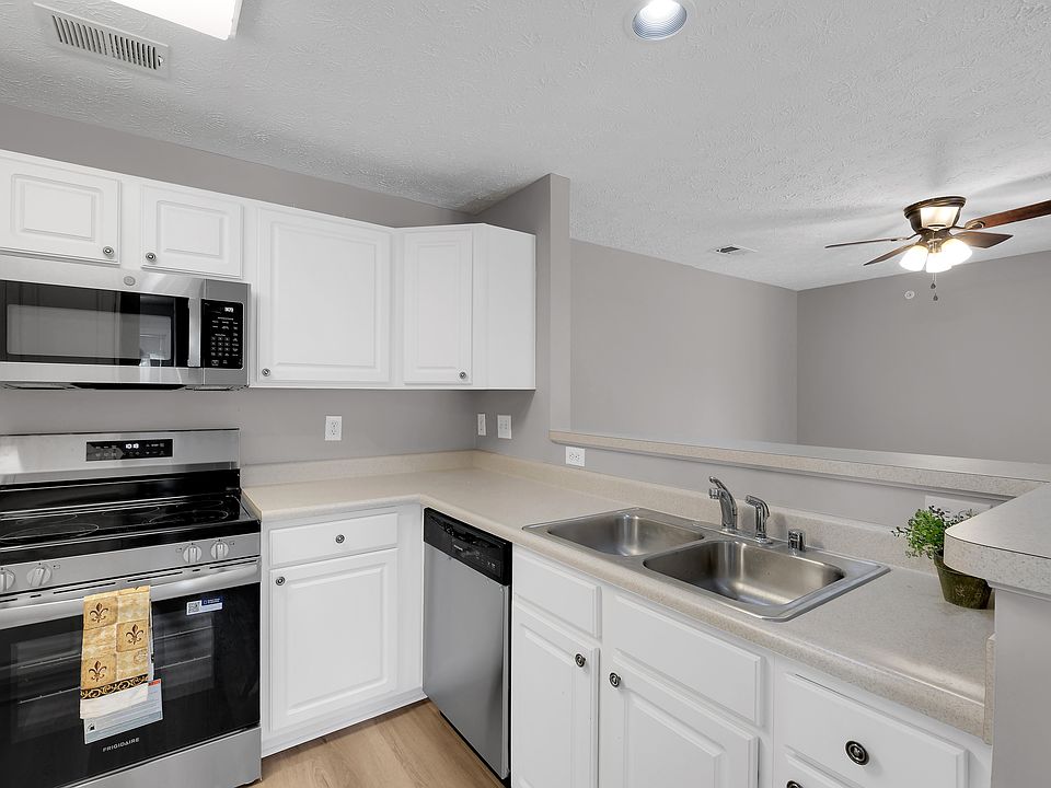 Granite Countertops have been installed after this photo was taken. New stainless appliances including microwave, stove, garbage disposal and refrigerator.