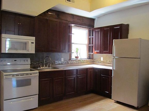 3rd image of 422 N 32nd St #3