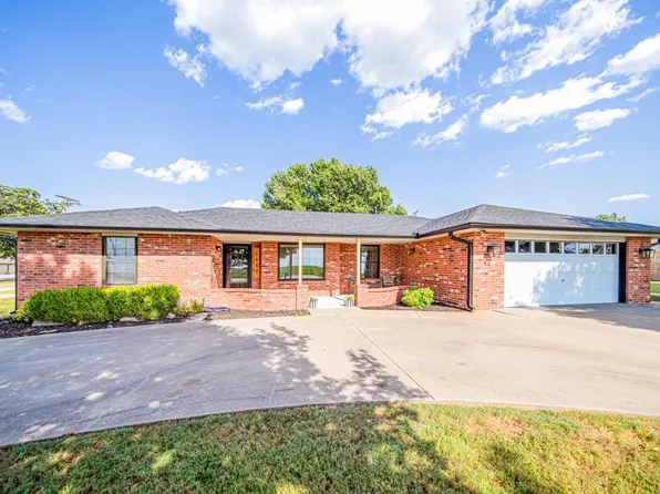 1602 S 13th St, Blackwell, OK 74631