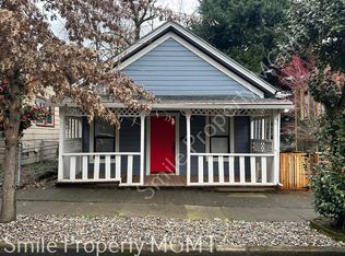 119 SW Meade St, Portland, OR 97201