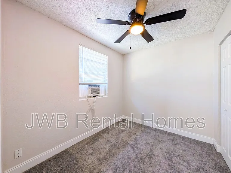 1530 21st St W #3 — Photo 13