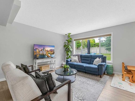 3rd image of 6 S Tuscarora Cir NW