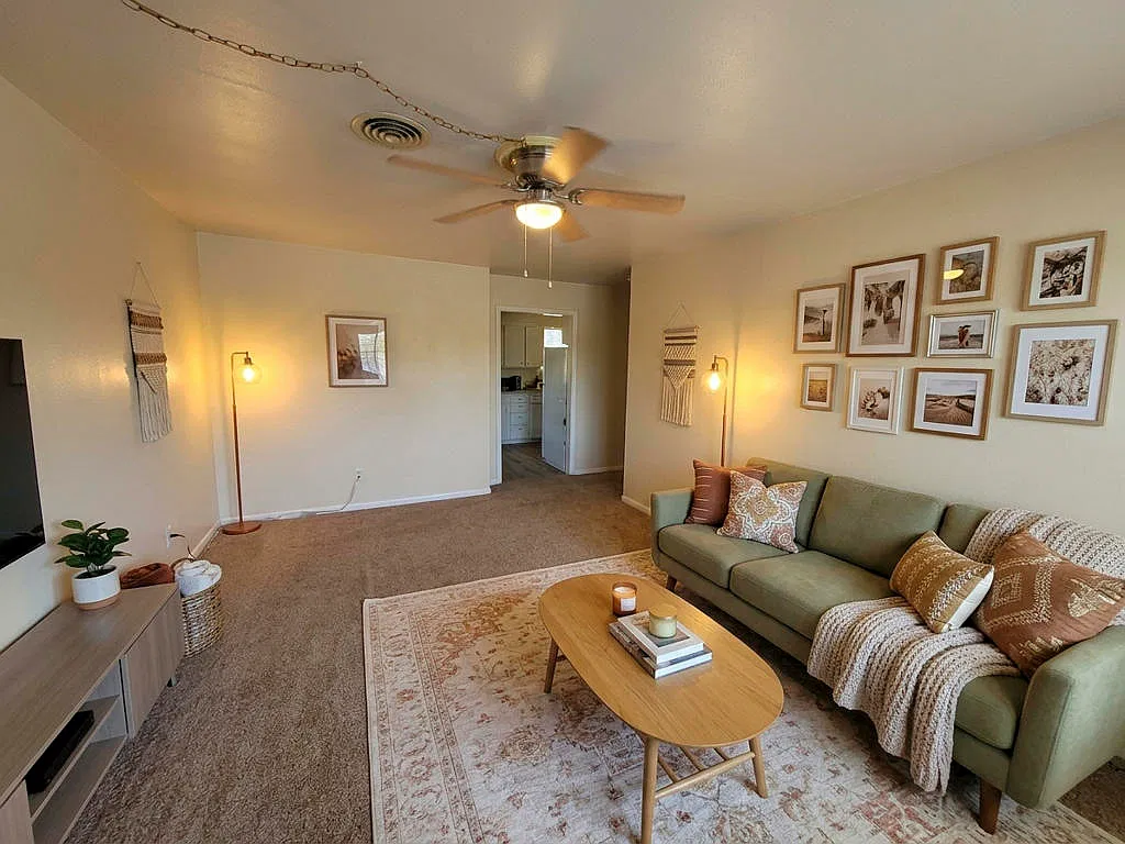 3 bed, 1054 sqft, $1,125 — Photo 2
