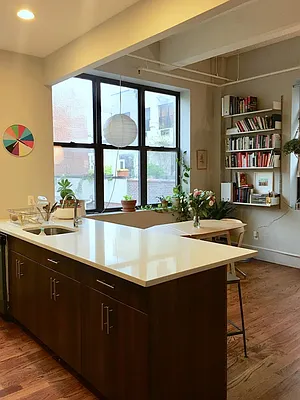 Rented by City Vista Inc | media 33