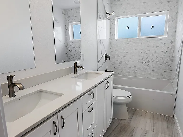 Tub for hot soaking, dual vanity for convenience
